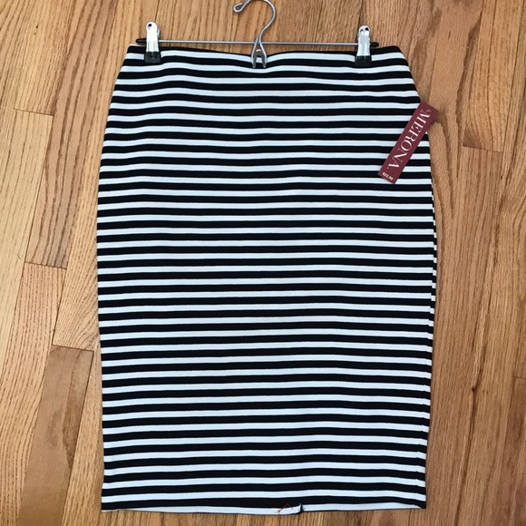 Merona Dresses & Skirts - NWT Merona Black/white stretchable skirt. Size 8.